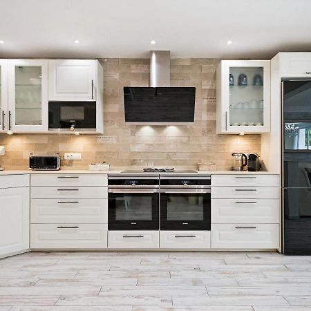 Sitges Spaces Mediterranean Apartments 4 Bedroom, 4 Bathroom, Huge Terrace, Jacuzzi- Sleeps 9 מראה חיצוני תמונה