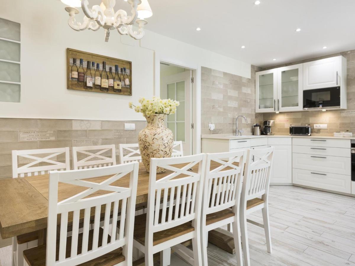 Sitges Spaces Mediterranean Apartments 4 Bedroom, 4 Bathroom, Huge Terrace, Jacuzzi- Sleeps 9 מראה חיצוני תמונה