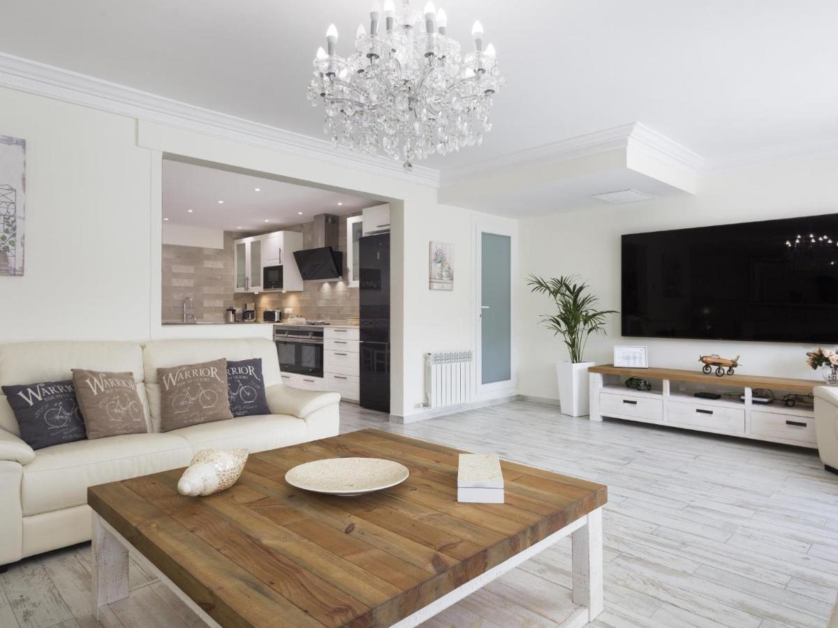 Sitges Spaces Mediterranean Apartments 4 Bedroom, 4 Bathroom, Huge Terrace, Jacuzzi- Sleeps 9 מראה חיצוני תמונה