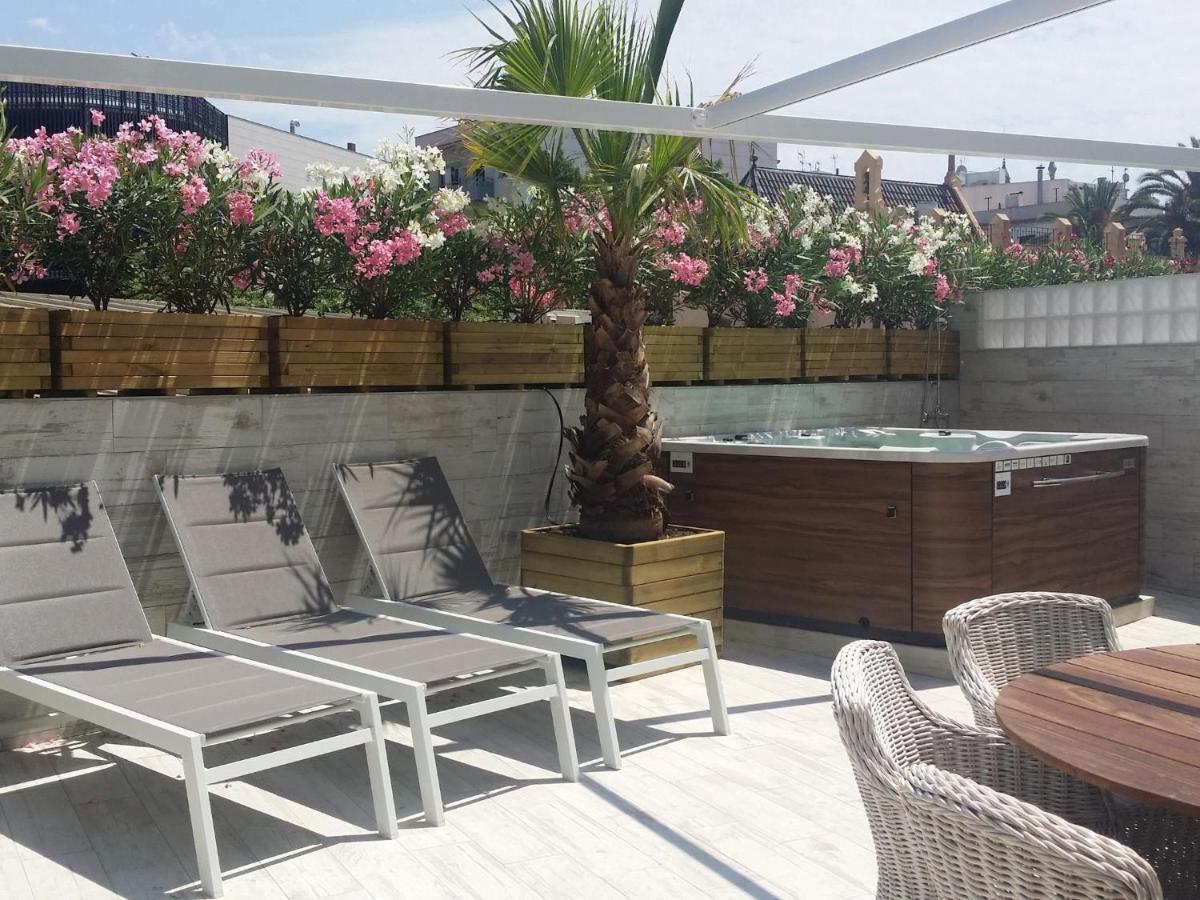 Sitges Spaces Mediterranean Apartments 4 Bedroom, 4 Bathroom, Huge Terrace, Jacuzzi- Sleeps 9 מראה חיצוני תמונה