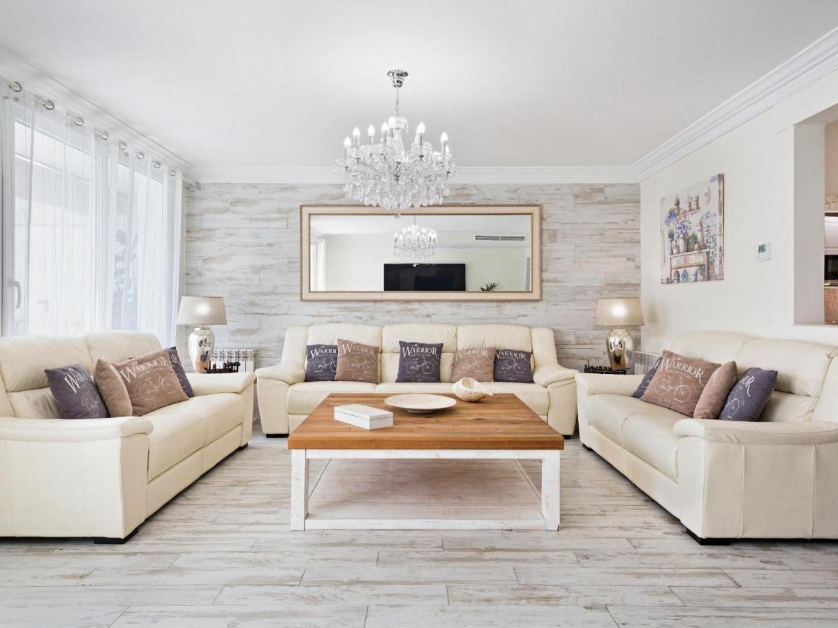 Sitges Spaces Mediterranean Apartments 4 Bedroom, 4 Bathroom, Huge Terrace, Jacuzzi- Sleeps 9 מראה חיצוני תמונה