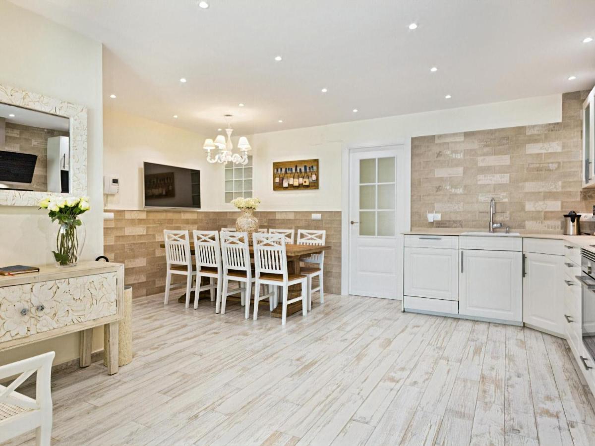 Sitges Spaces Mediterranean Apartments 4 Bedroom, 4 Bathroom, Huge Terrace, Jacuzzi- Sleeps 9 מראה חיצוני תמונה